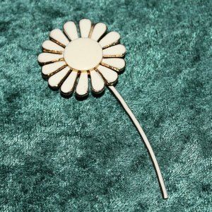Gold Tone White Enamel Flower Floral Daisy Petal Brooch Lapel Pin
